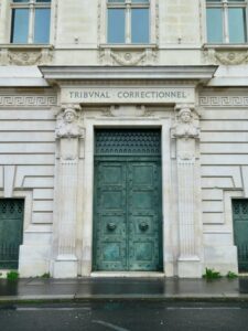 DOMAINES D'INTERVENTION Elegant facade of Tribunal Correctionnel in Paris with detailed architecture.
